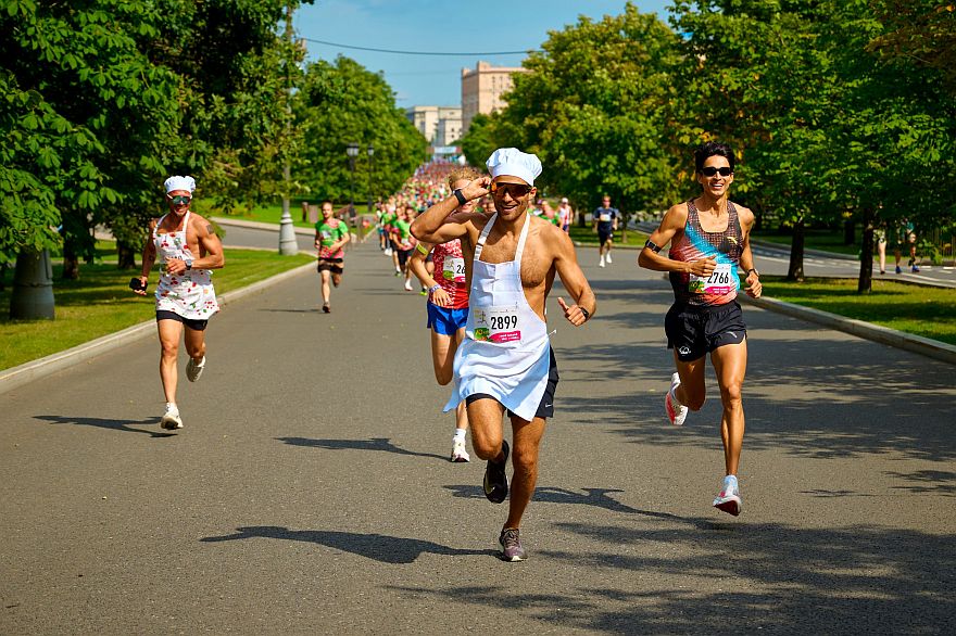 Бег, еда и добрые дела: благотворительный забег RUN & EAT 2026 собрал 3000 участников в Москве